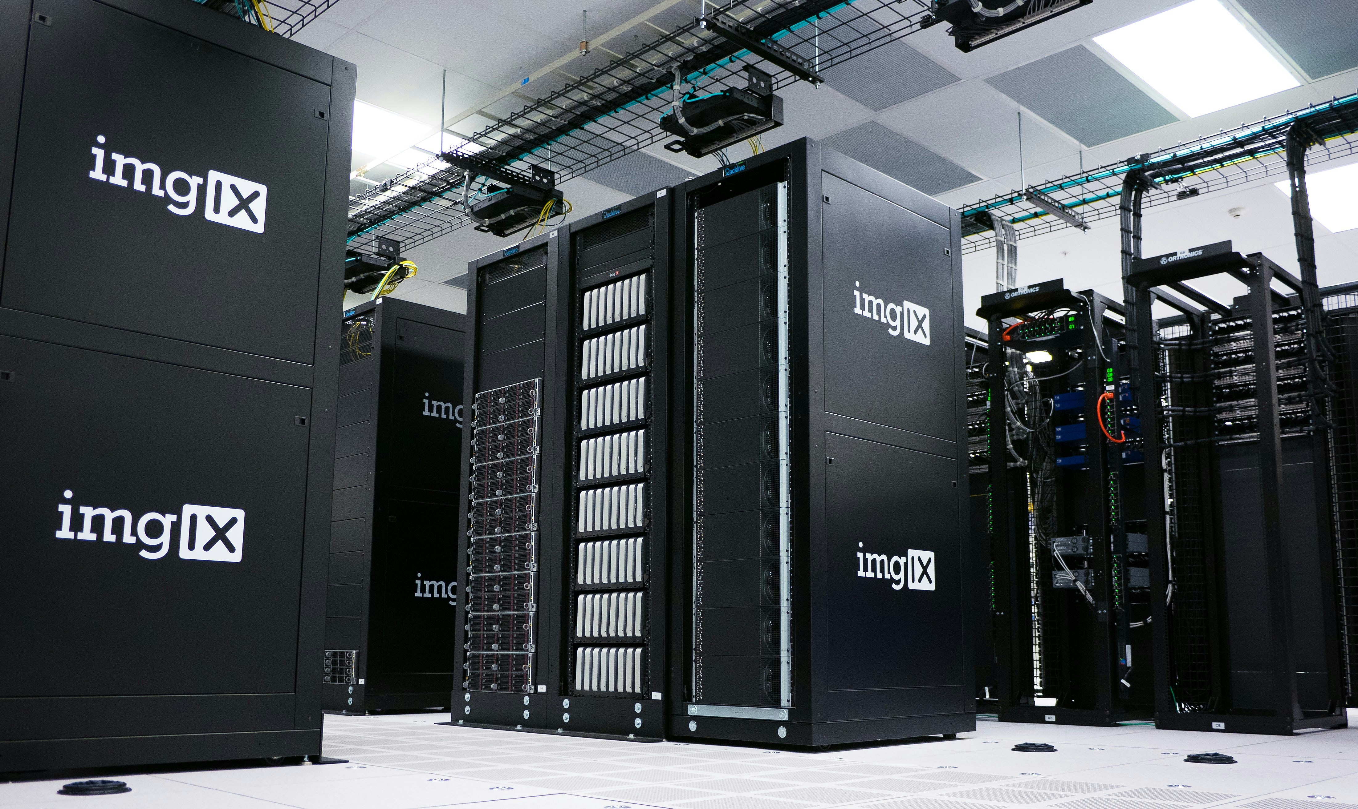 Racks de servidores en un centro de datos